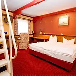 Nautilus Hotel 4*