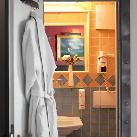 Nautilus Hotel 4*